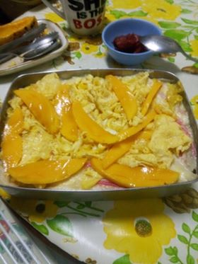 Baked sushi topped with cheese, egg and mango slices
